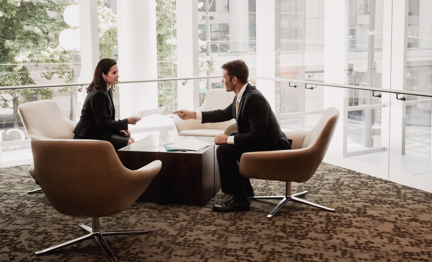 businessman-and-woman-meeting businessman-and-woman-meeting